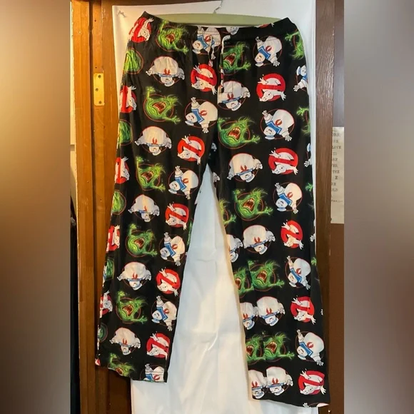 Ghostbusters: Slime and Stay Puft Marshmallow Man on legs with black 